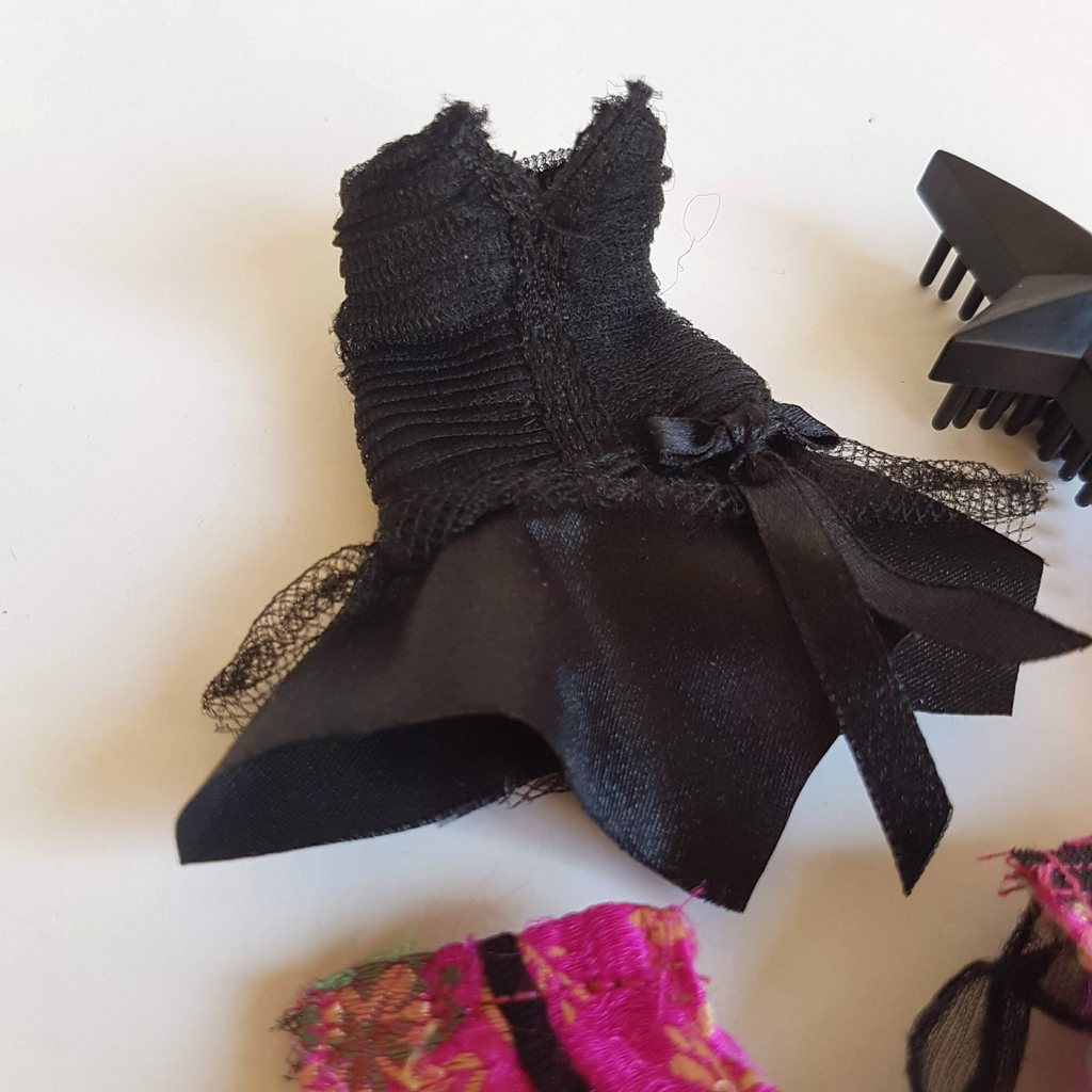 Bratz Doll OOH LA LA DANA Replacement Shirt Boa Dress Brush Fashion Doll Parts1