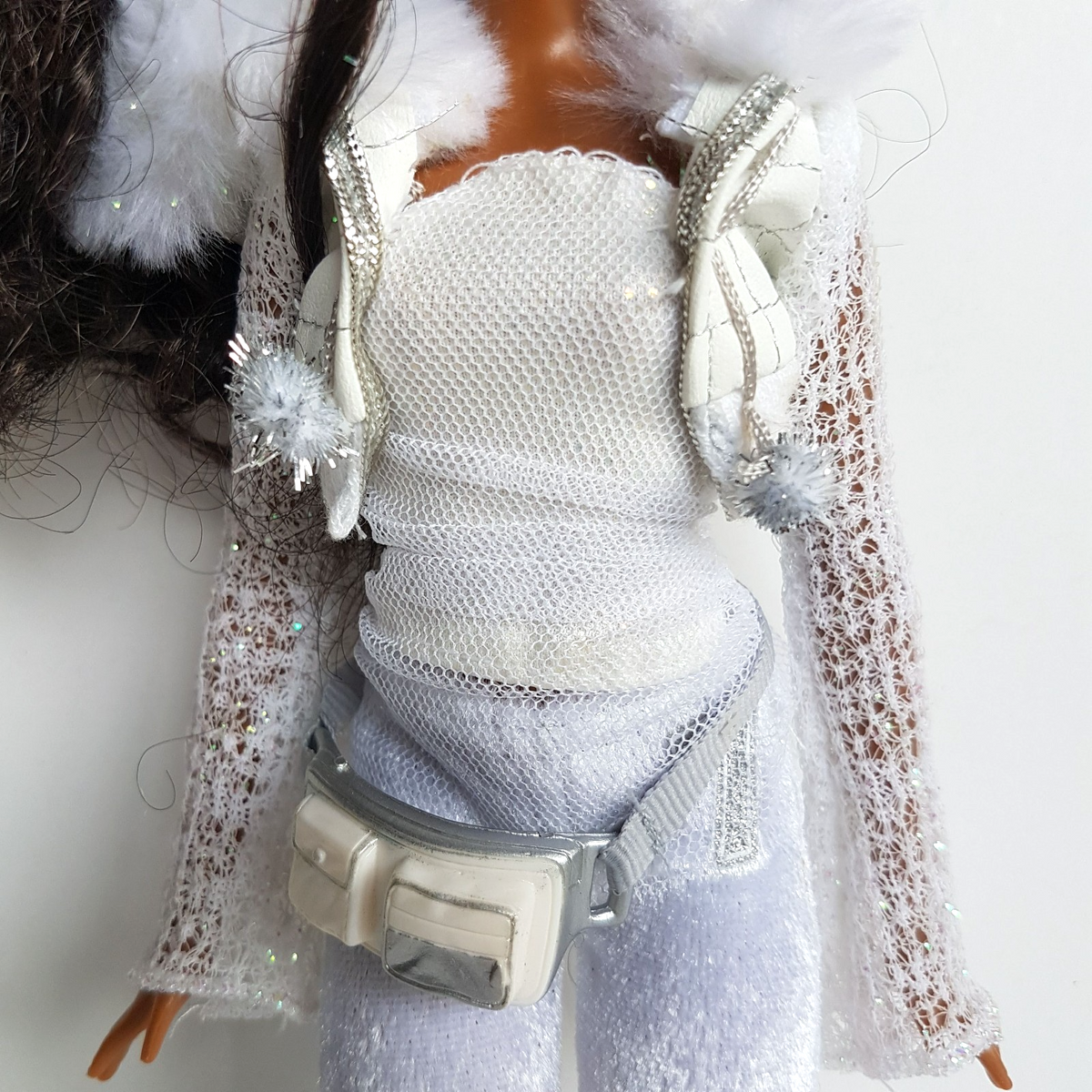 Barbie FASHION FEVER NIKKI Fashion Doll 2006 Outfit NO SHOES Snow Clothes Curly3