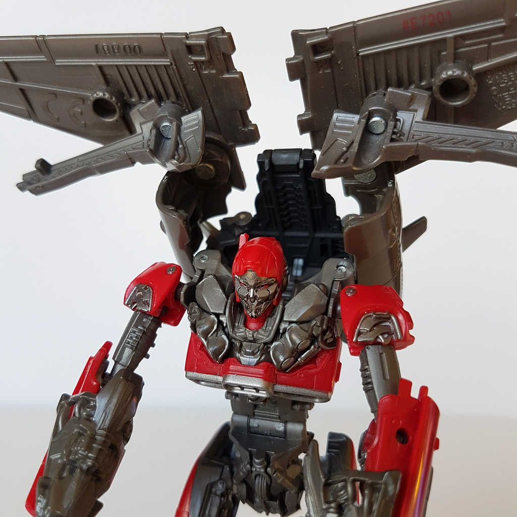 Hasbro Transformers SHATTER JET Studio Series SS 59 Deluxe Class Bumblebee Movie2