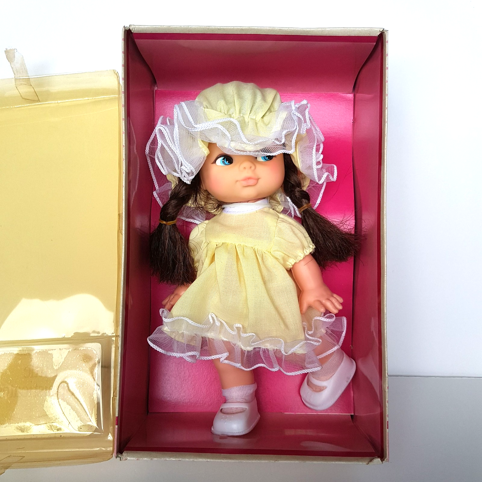 RARE Vintage 1983 UNEEDA LITTLE SOPHISTICATES DOLL BOX 21cm Brunette Collectible0
