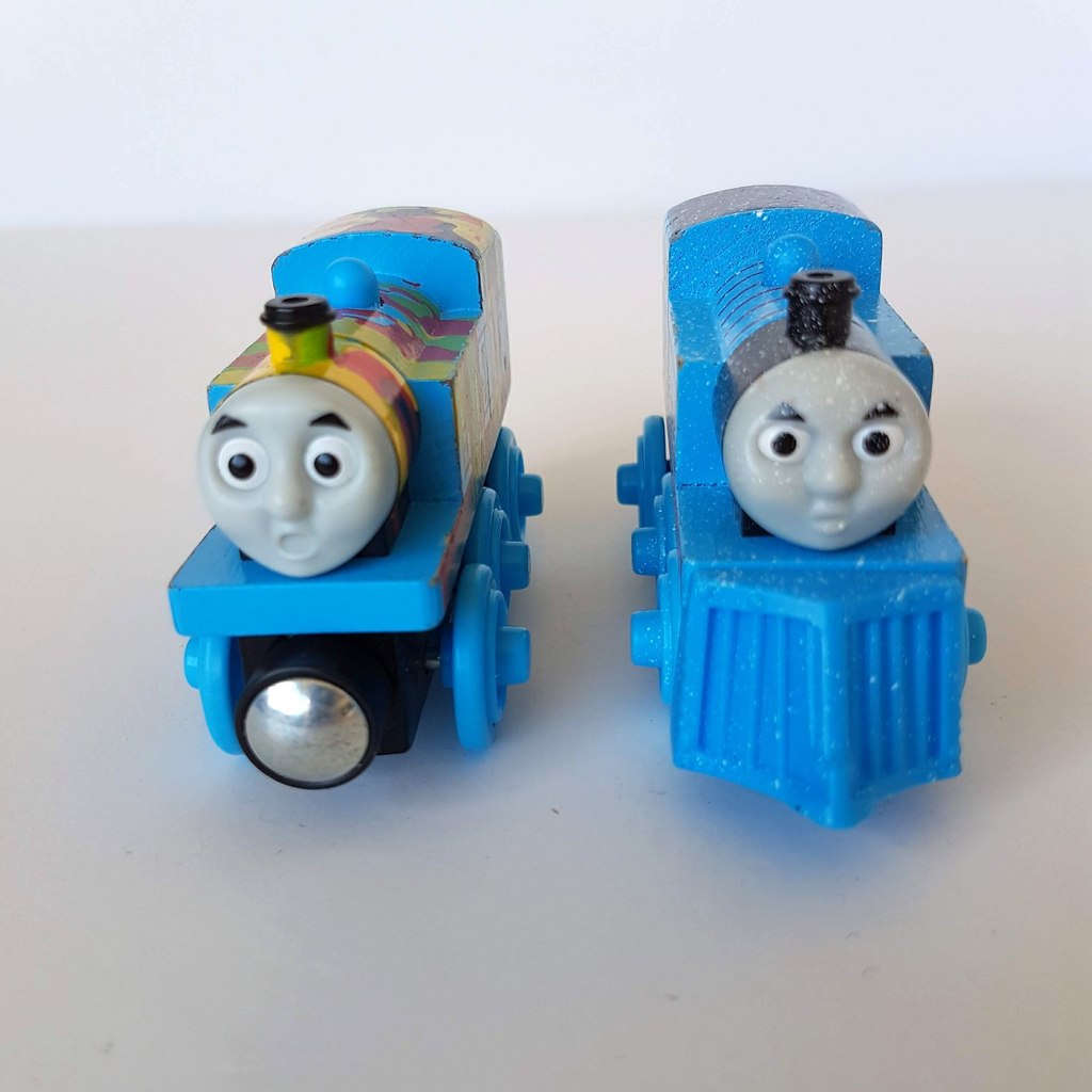 Thomas PAINT SPLATTERED & WINTER WONDERLAND Magnetic Wooden Railway Train Toys3