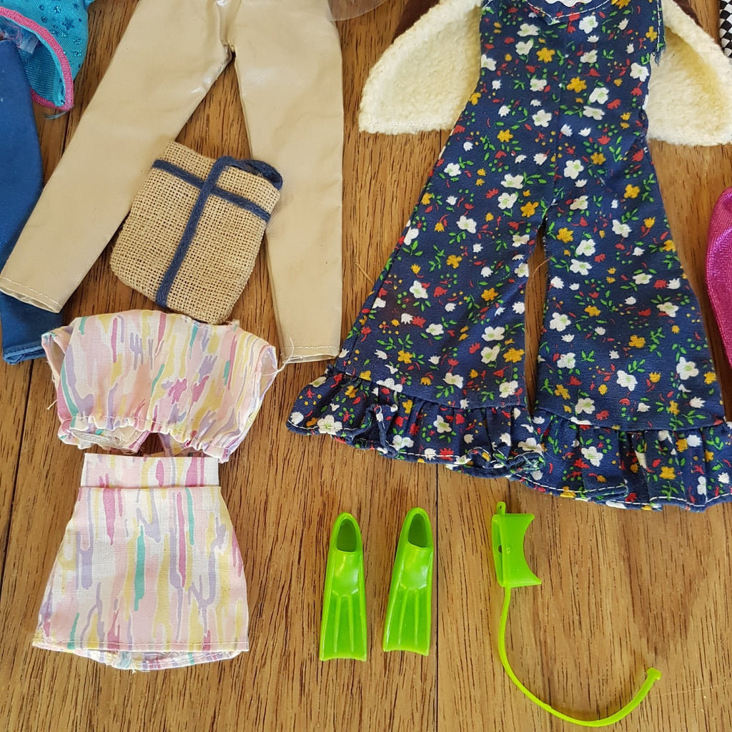 Barbie Clothes BUNDLE LOT Accessories Fashion Doll Dress Skirt Top Travel Shoes12