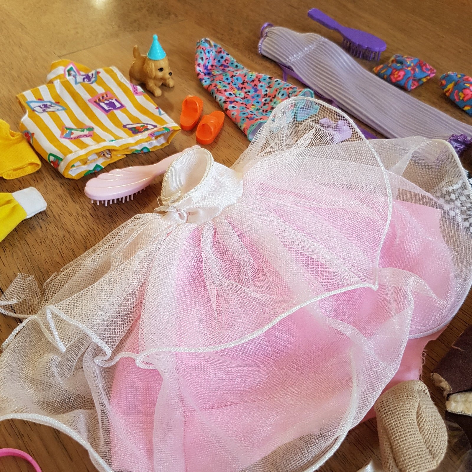 Barbie Clothes BUNDLE LOT Accessories Fashion Doll Dress Skirt Top Travel Shoes21