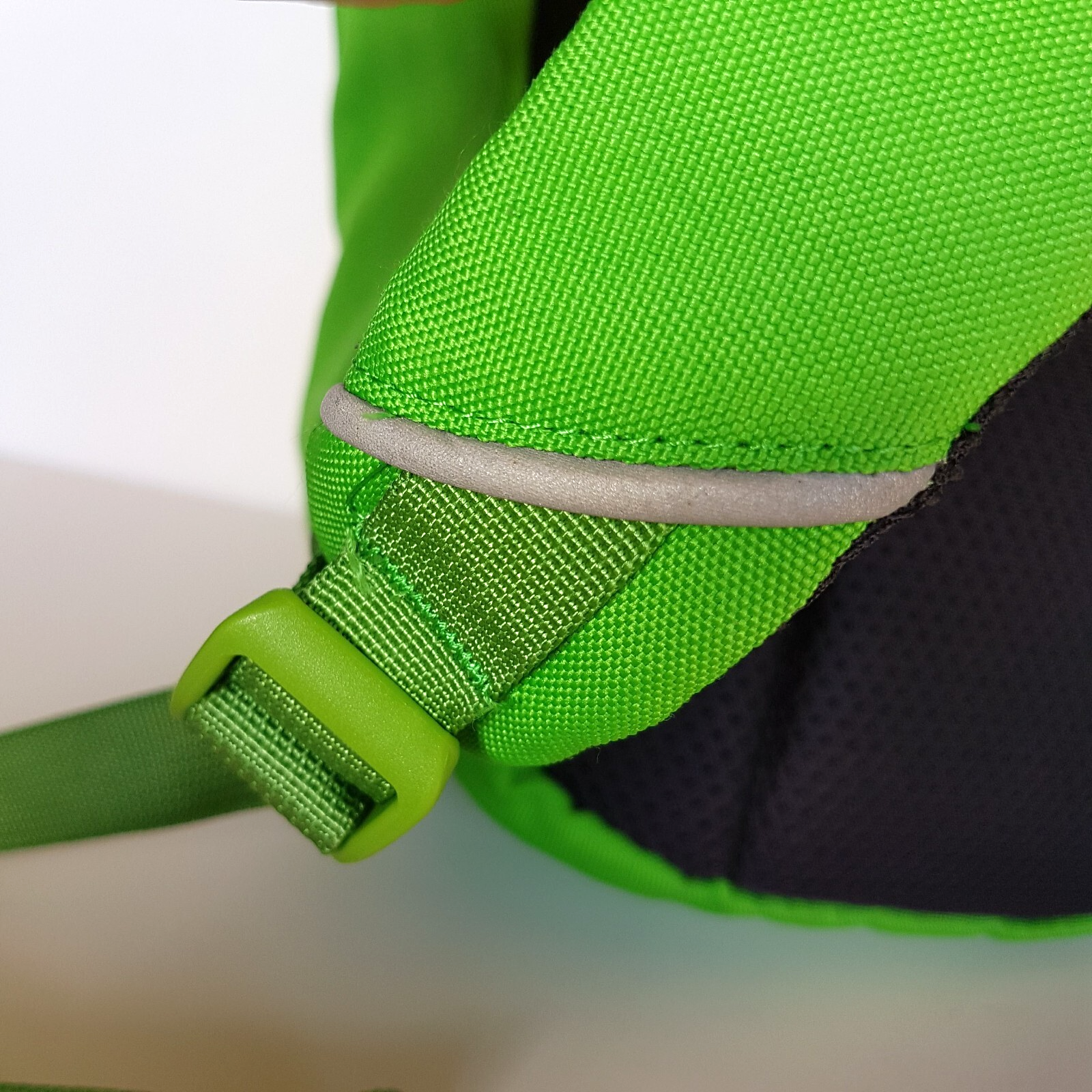 Kathmandu Kids SKIPPET BACKPACK Bag 8L Green Dinosaur Kids Boys School Bag Neon6