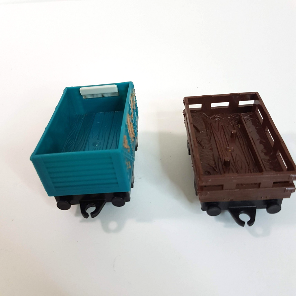 Thomas MUDDY TROUBLESOME + ANIMAL CAR Gullane Train Toys Plastic Train Car Hooks2