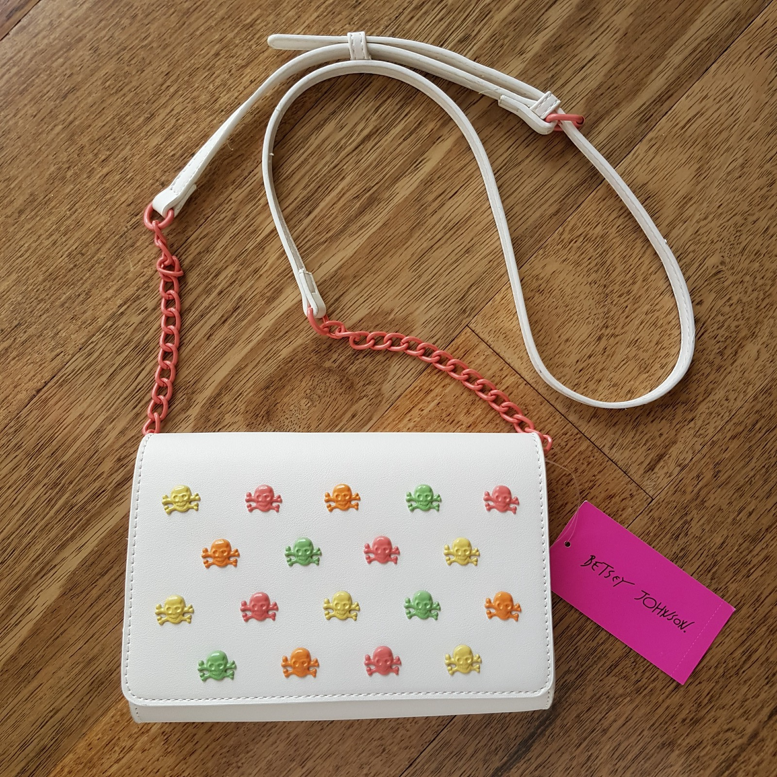Betsey Johnson SKULL BAG Cross Body White Pastel Gothic Punk TAGS Small Unique0