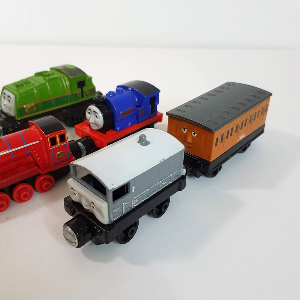 Thomas Die Cast HENRY TOAD MIKE HANDEL ANNIE GATOR Magnet Train Toy Gullane Lot2