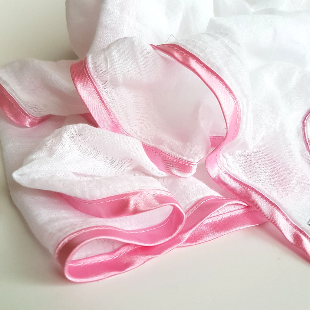 4 Little Ducks MUSLIN BABY BLANKET Swaddle 100% Cotton Satin Edge Heart White2