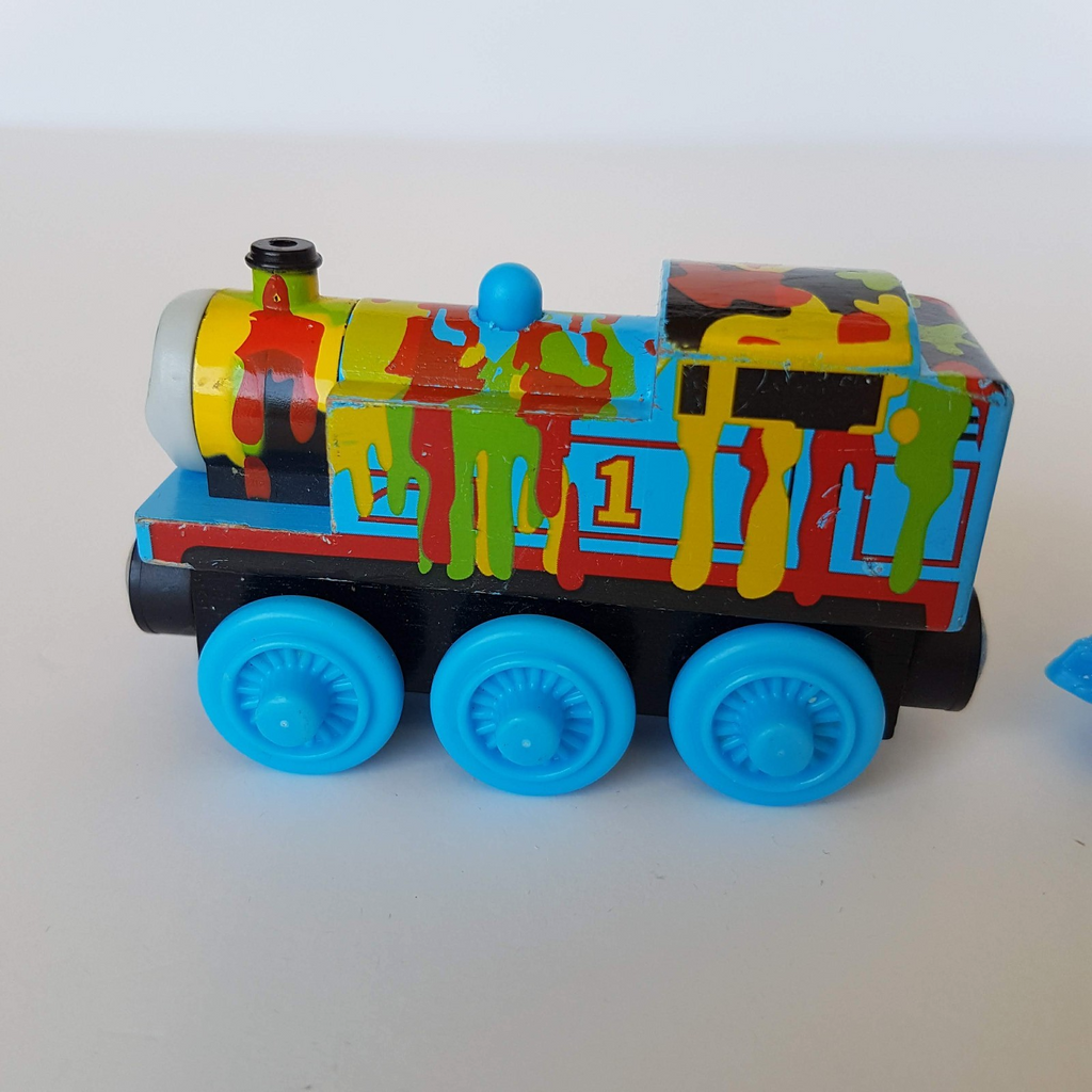 Thomas PAINT SPLATTERED & WINTER WONDERLAND Magnetic Wooden Railway Train Toys6