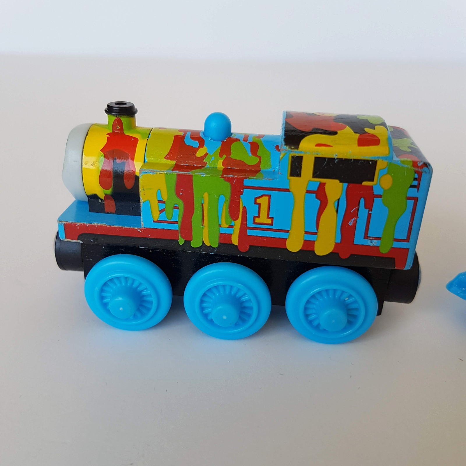 Thomas PAINT SPLATTERED & WINTER WONDERLAND Magnetic Wooden Railway Train Toys6