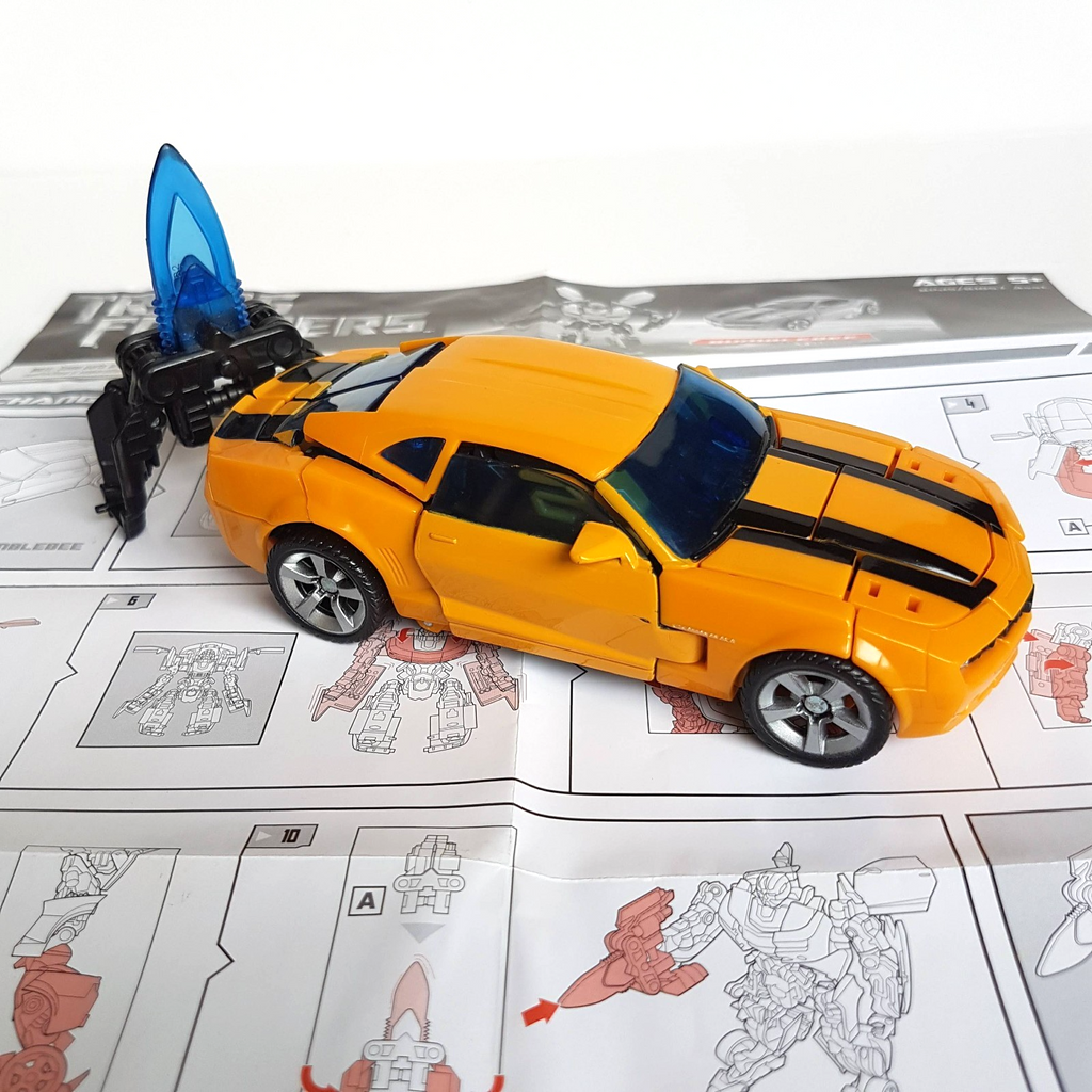 Transformers BUMBLEBEE Camaro Car 2006 14cm Autobot Robot Action Figure Toy EUC0