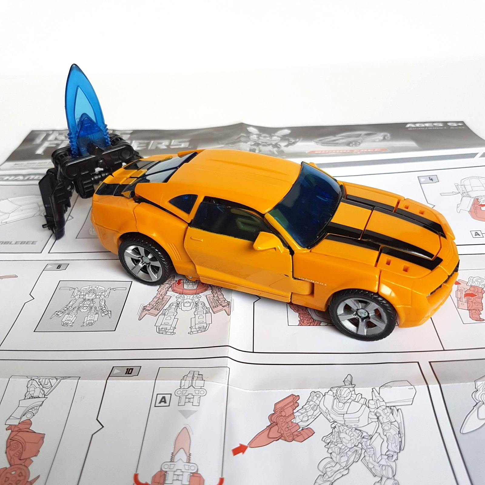 Transformers BUMBLEBEE Camaro Car 2006 14cm Autobot Robot Action Figure Toy EUC0