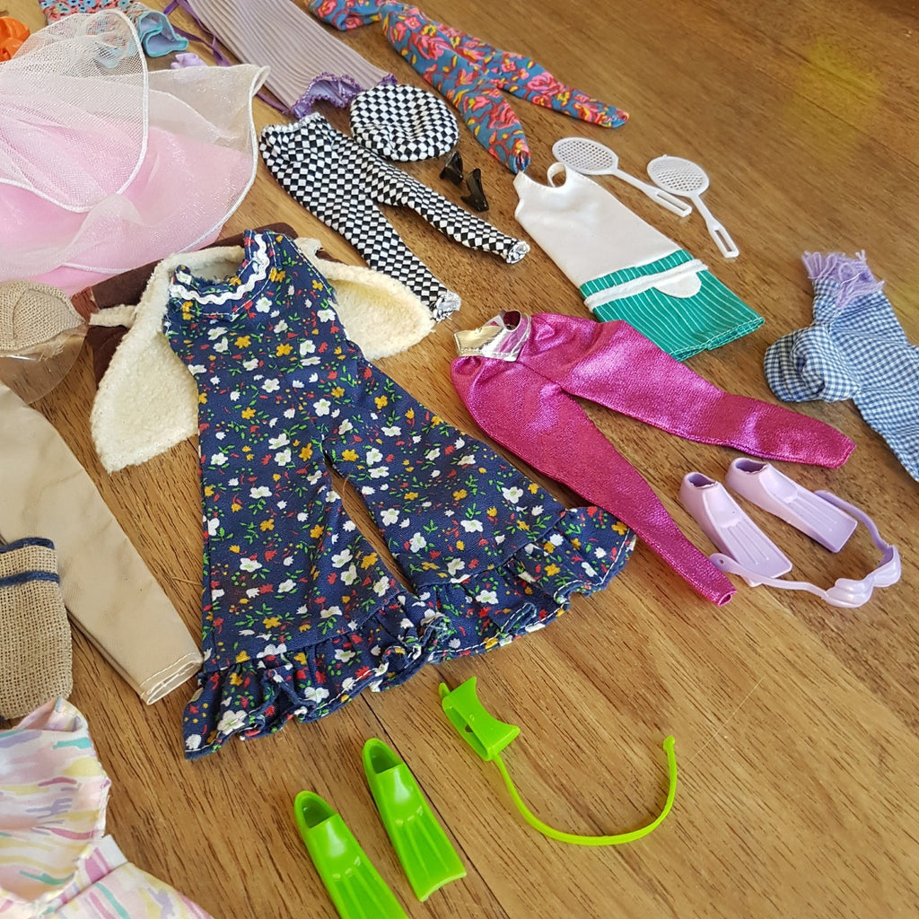 Barbie Clothes BUNDLE LOT Accessories Fashion Doll Dress Skirt Top Travel Shoes19