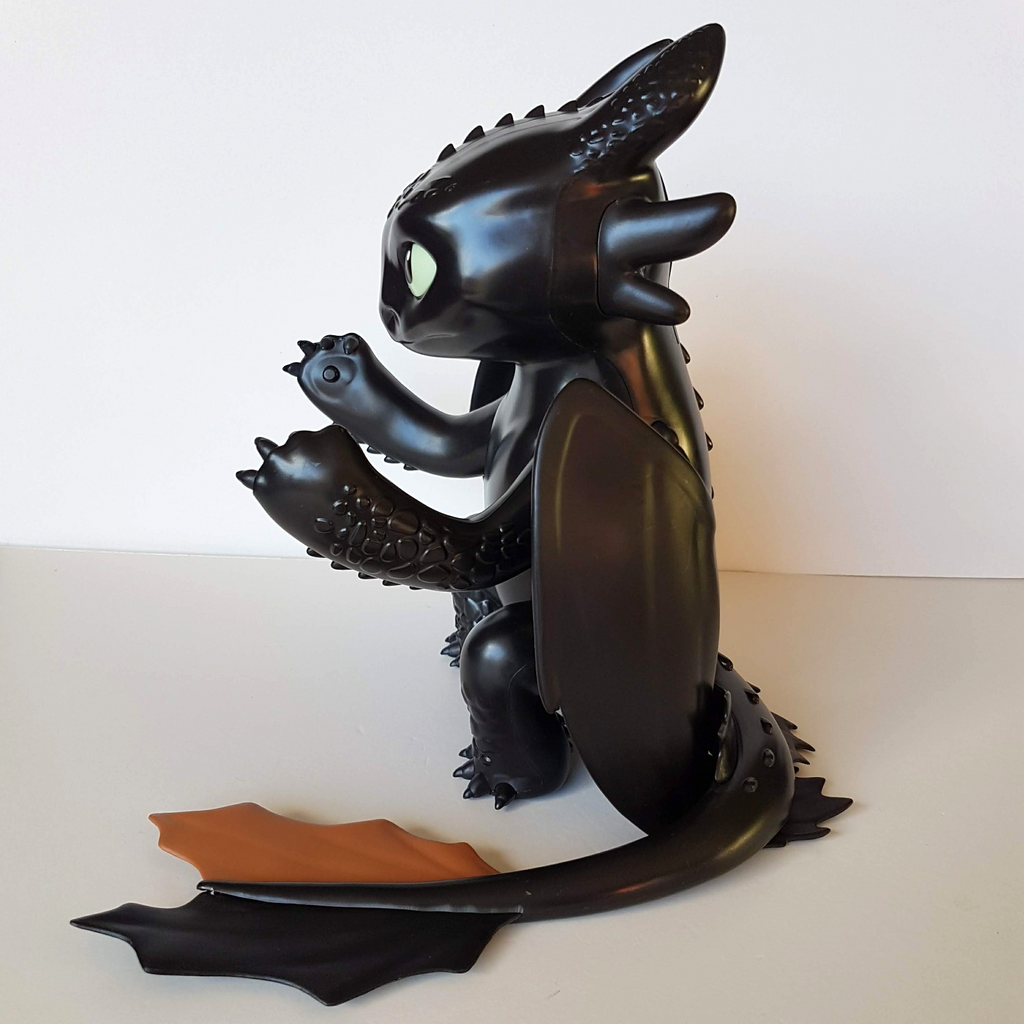 How To Train Your Dragon TOOTHLESS DRINK BOTTLE Cinema Merchandise NO BUCKET Toy8