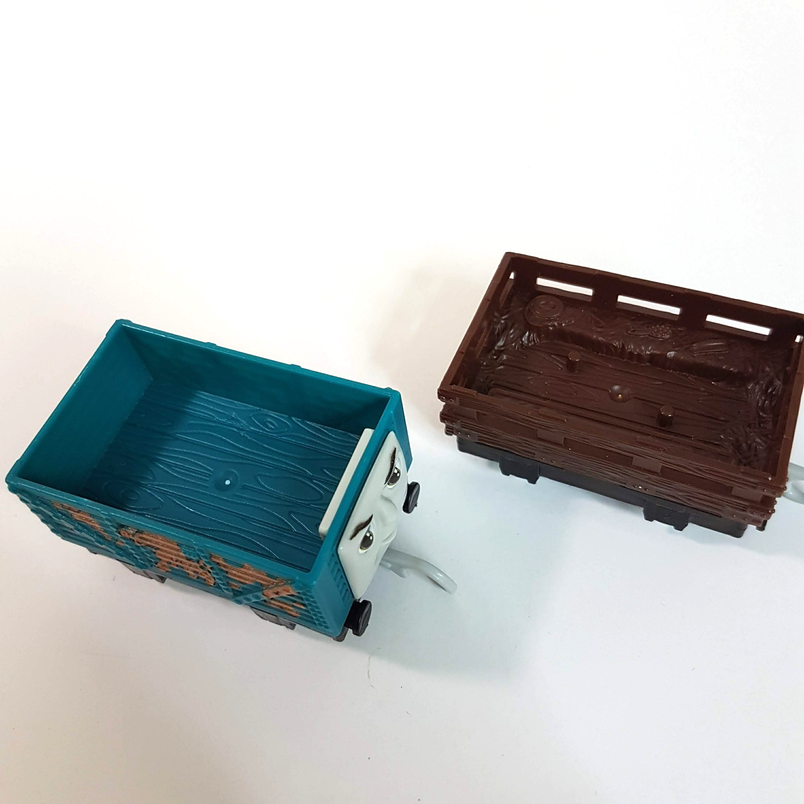 Thomas MUDDY TROUBLESOME + ANIMAL CAR Gullane Train Toys Plastic Train Car Hooks3