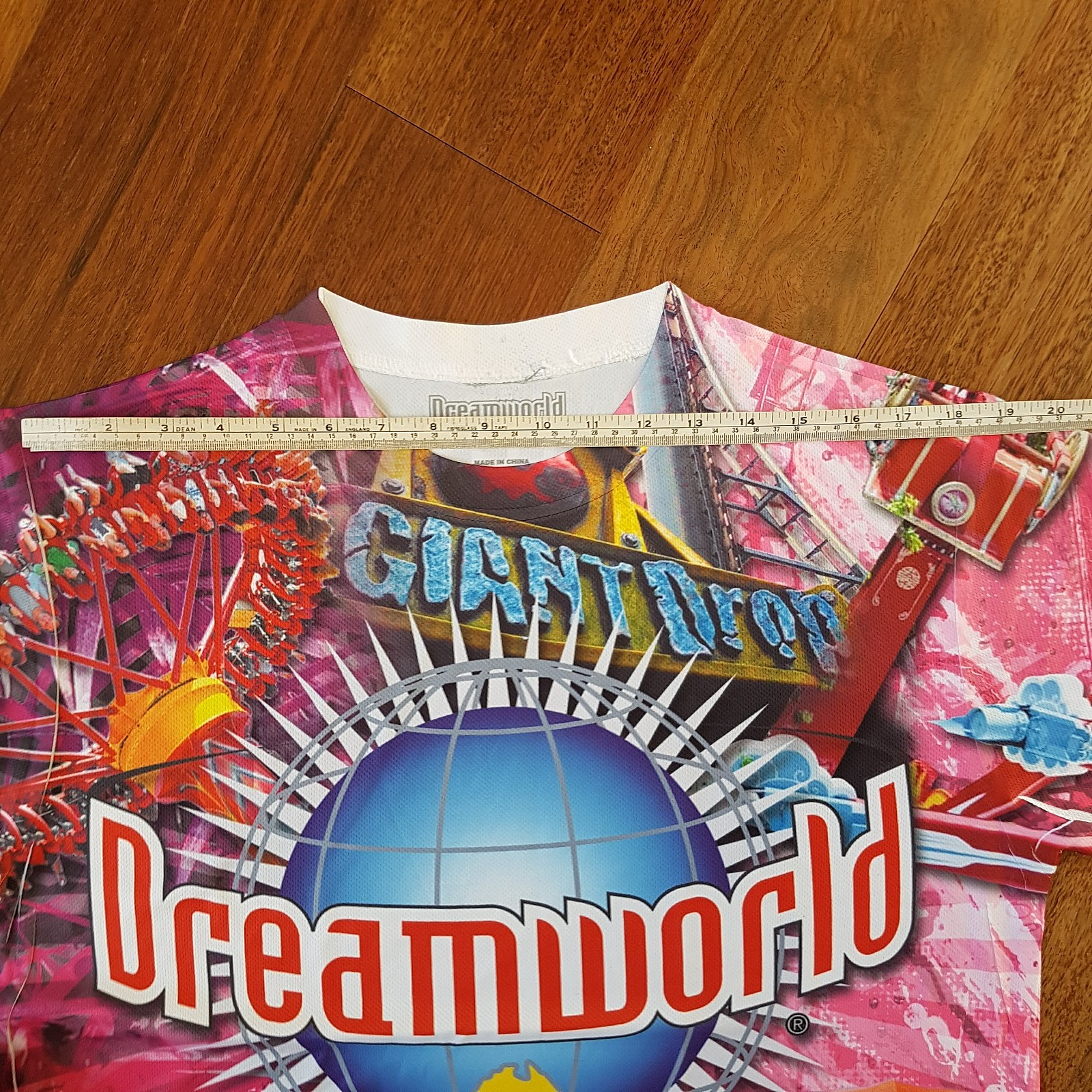 Dreamworld GRAPHIC LOGO T Shirt White Waterworld MEDIUM Theme Park Merch Dye Sub15