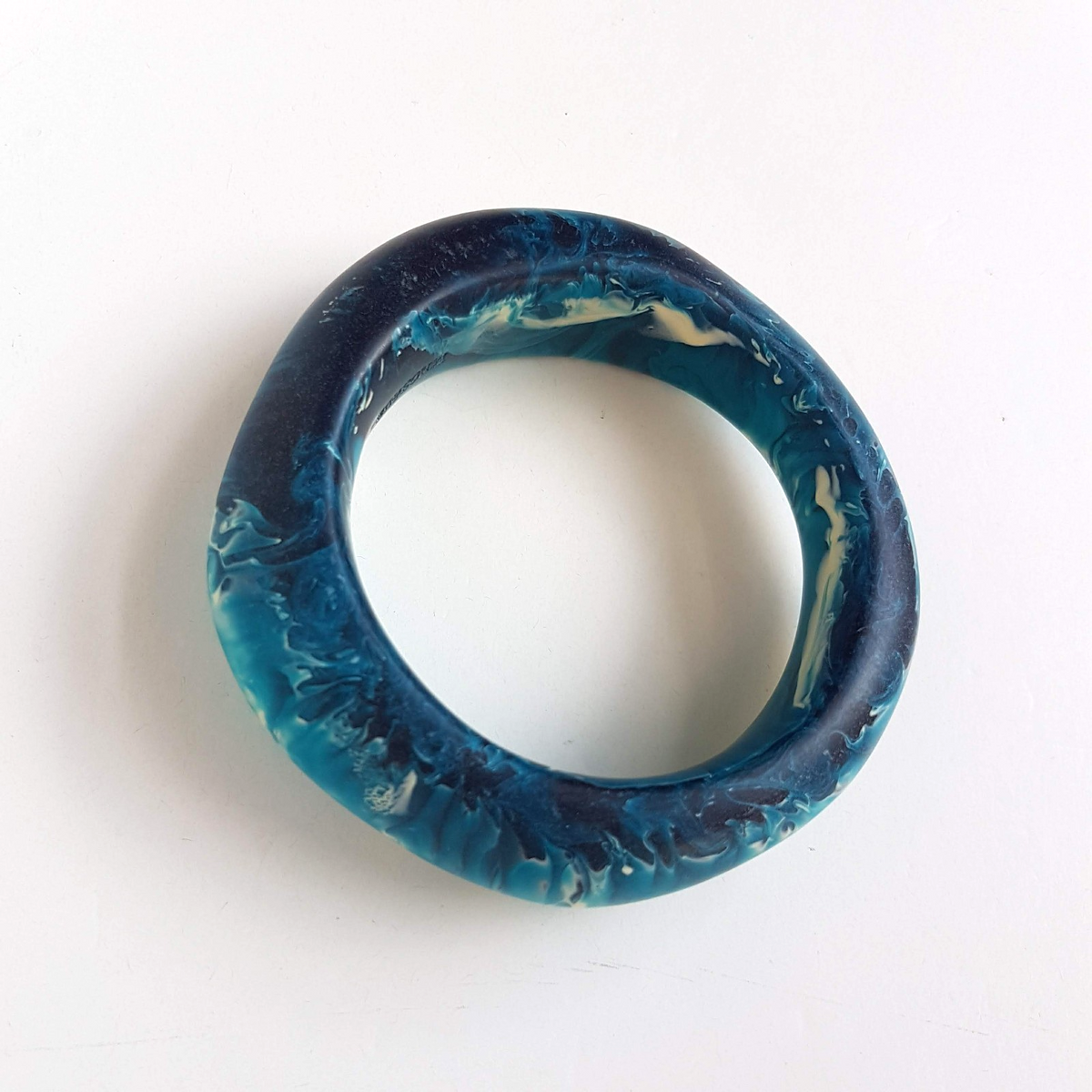 DINOSAUR DESIGNS Polished Resin Bangle BLUE Ocean 2.5" Diameter Beach Bracelet1