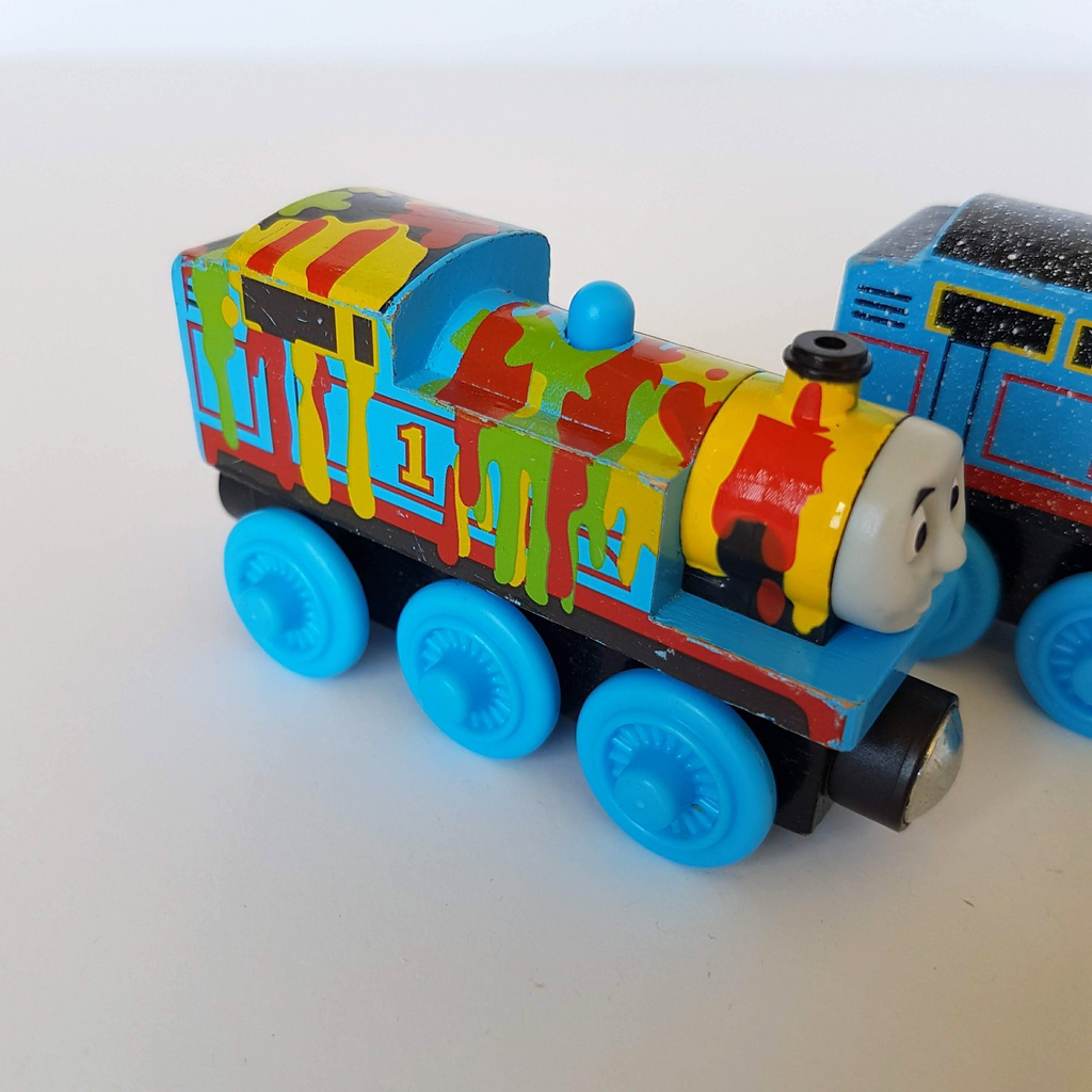 Thomas PAINT SPLATTERED & WINTER WONDERLAND Magnetic Wooden Railway Train Toys1