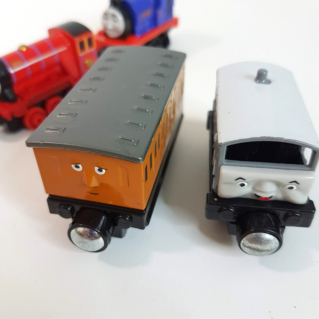 Thomas Die Cast HENRY TOAD MIKE HANDEL ANNIE GATOR Magnet Train Toy Gullane Lot7