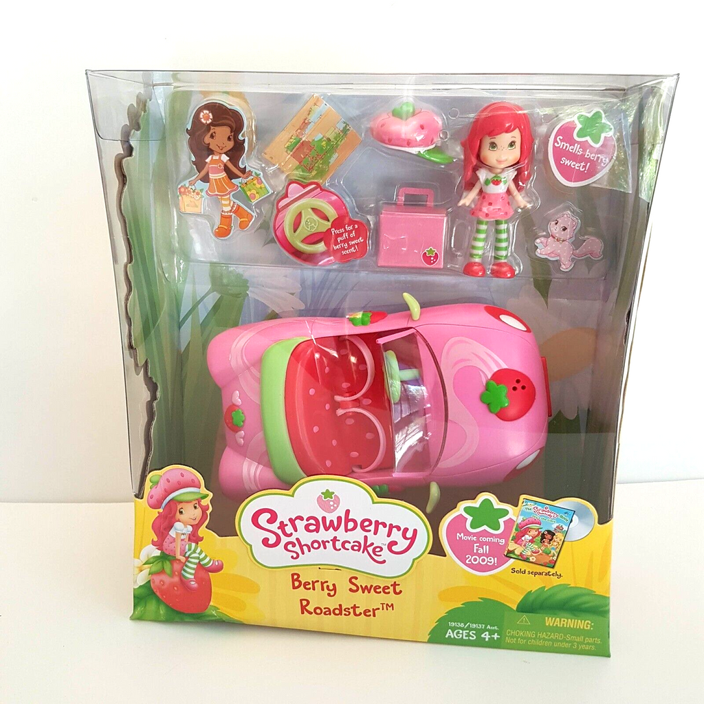 RARE NEVER OPENED 2009 Strawberry Shortcake BERRY SWEET ROADSTER Car Playset0