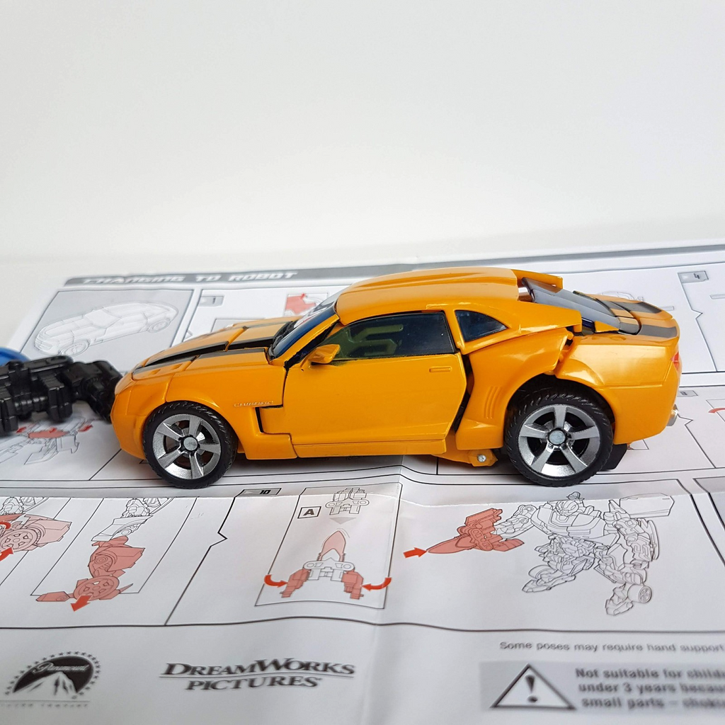 Transformers BUMBLEBEE Camaro Car 2006 14cm Autobot Robot Action Figure Toy EUC6