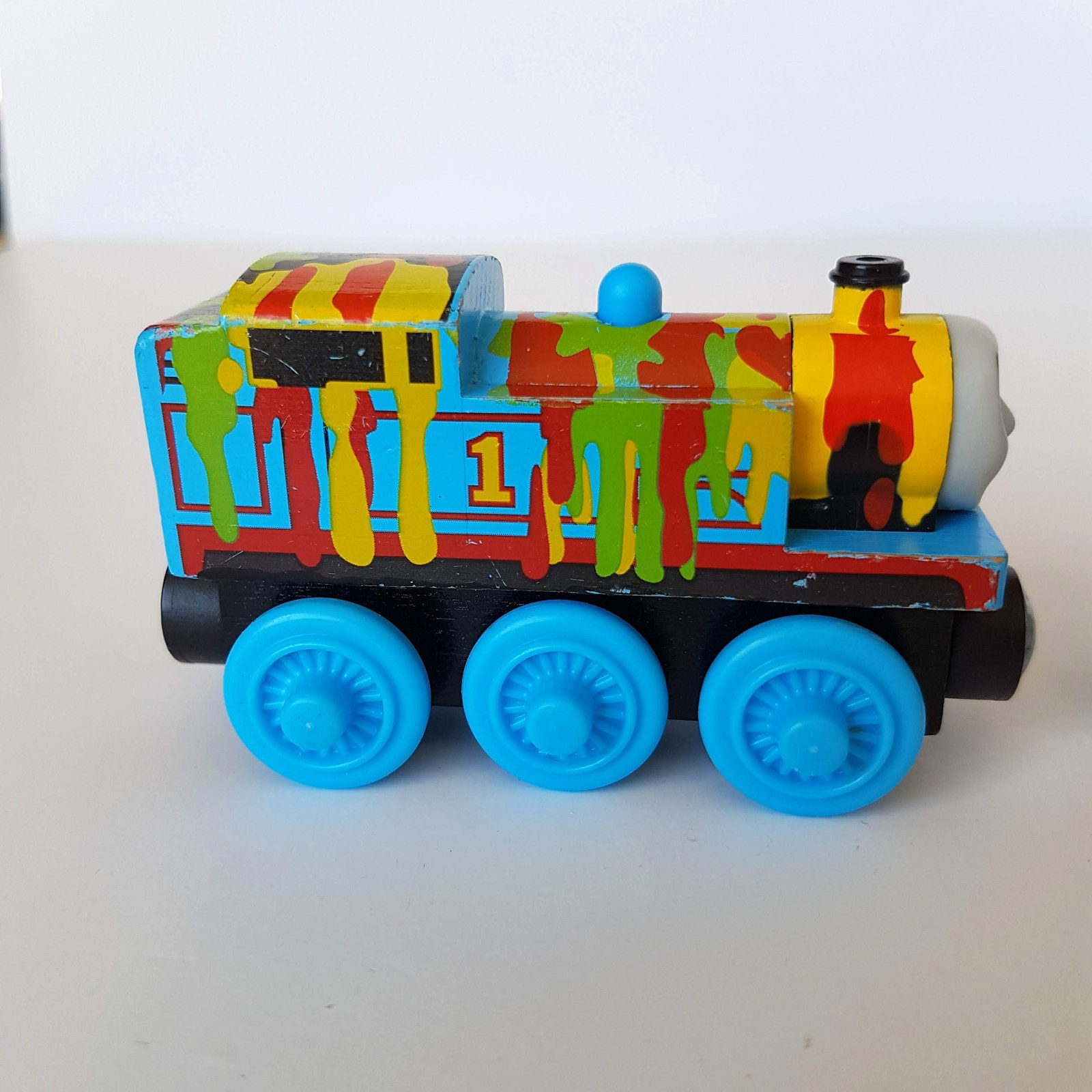 Thomas PAINT SPLATTERED & WINTER WONDERLAND Magnetic Wooden Railway Train Toys9
