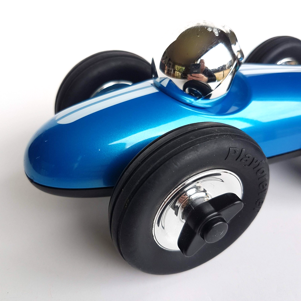 Playforever BONNIE PL MDI 404 1:24 Scale 03/2016 Racing Car Toy Collectible Blue13