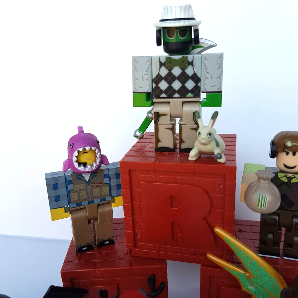 Roblox FIGURE LOT Plastic Action Figures & Accessories Blocks Bundle Lot NO CODE3