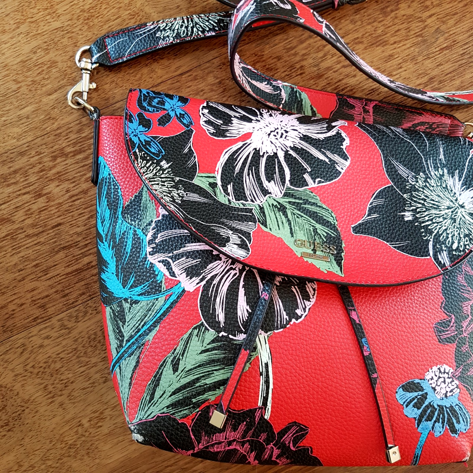 GUESS Red Floral Tote Bag Faux Leather Flowers Adjustable Strap Stylish Everyday2