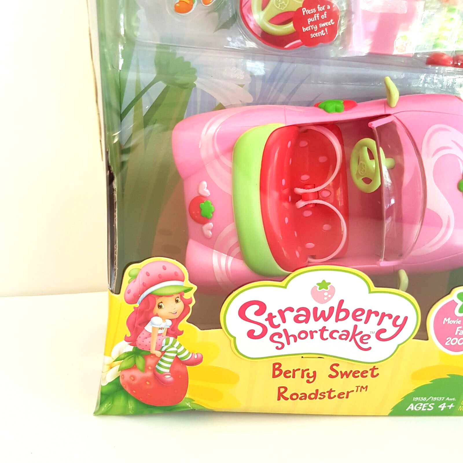 RARE NEVER OPENED 2009 Strawberry Shortcake BERRY SWEET ROADSTER Car Playset3