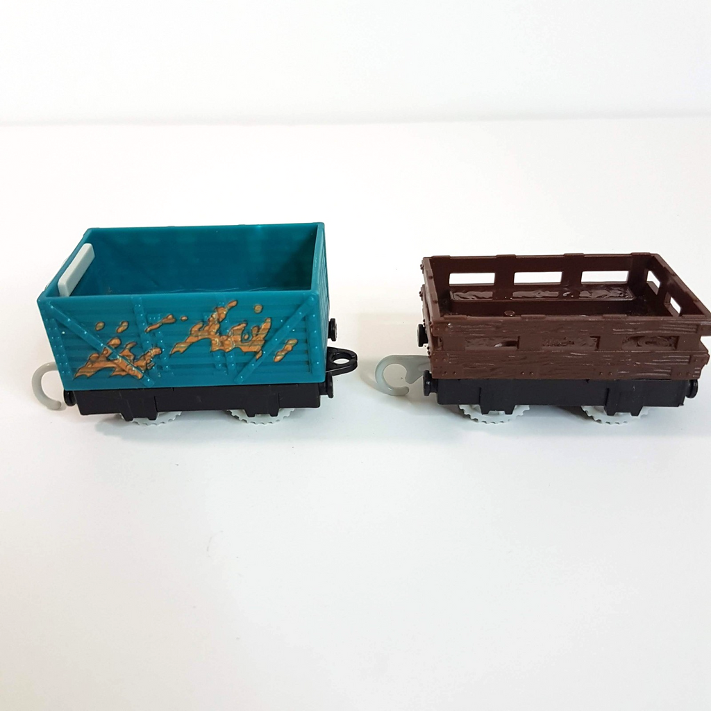 Thomas MUDDY TROUBLESOME + ANIMAL CAR Gullane Train Toys Plastic Train Car Hooks1