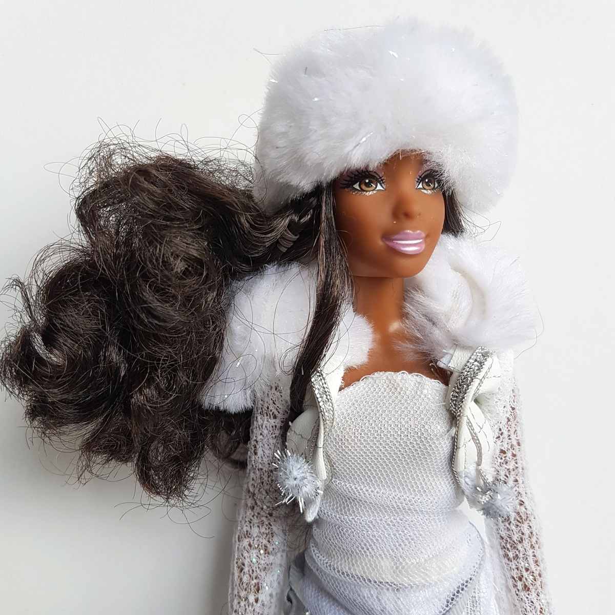 Barbie FASHION FEVER NIKKI Fashion Doll 2006 Outfit NO SHOES Snow Clothes Curly1