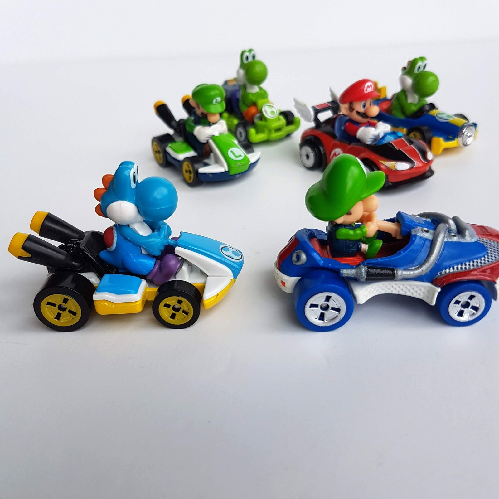 Super Mario HOTWHEELS DIE CAST Lot Nintendo Cars Luigi Yoshi Mario Gaming Toys8