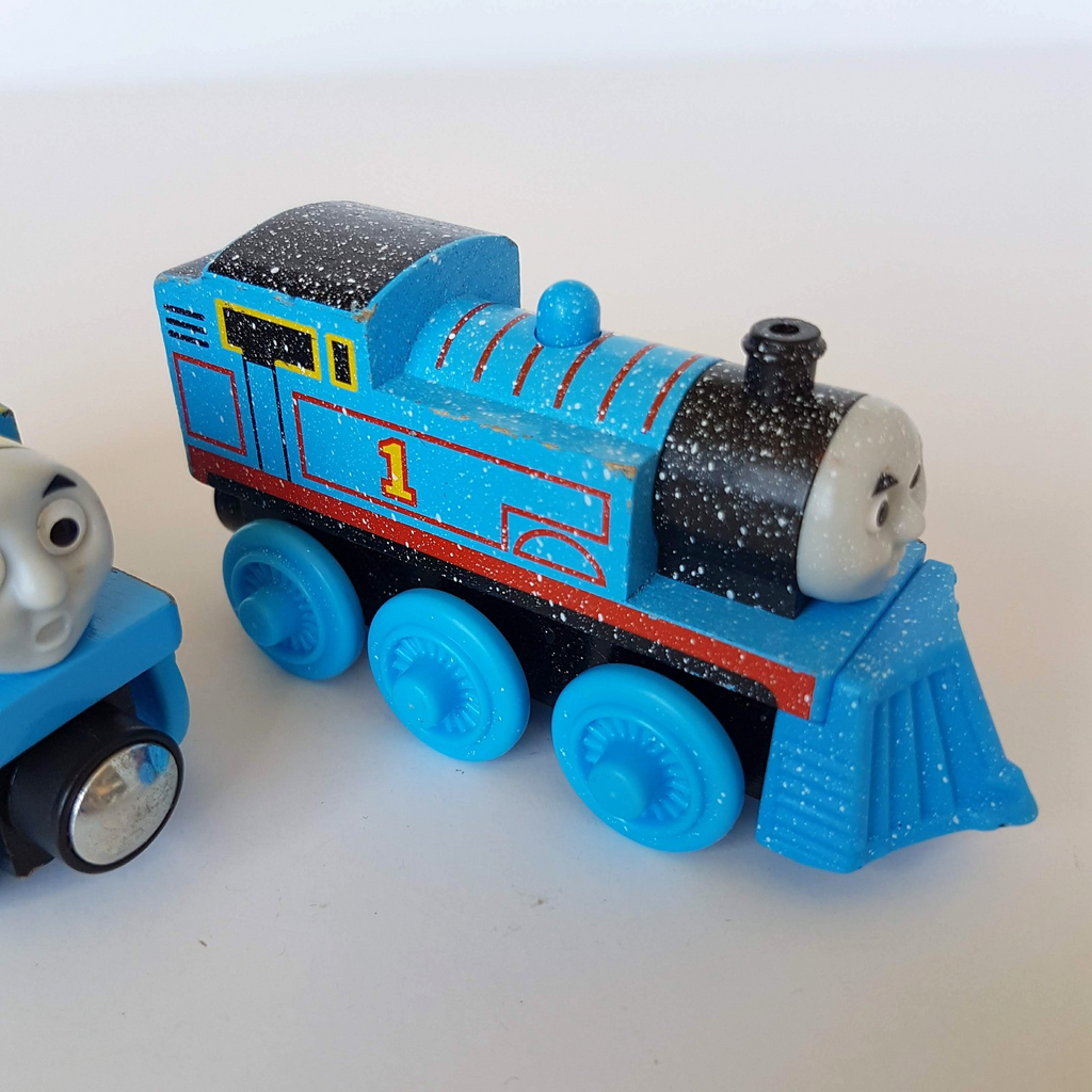 Thomas PAINT SPLATTERED & WINTER WONDERLAND Magnetic Wooden Railway Train Toys2