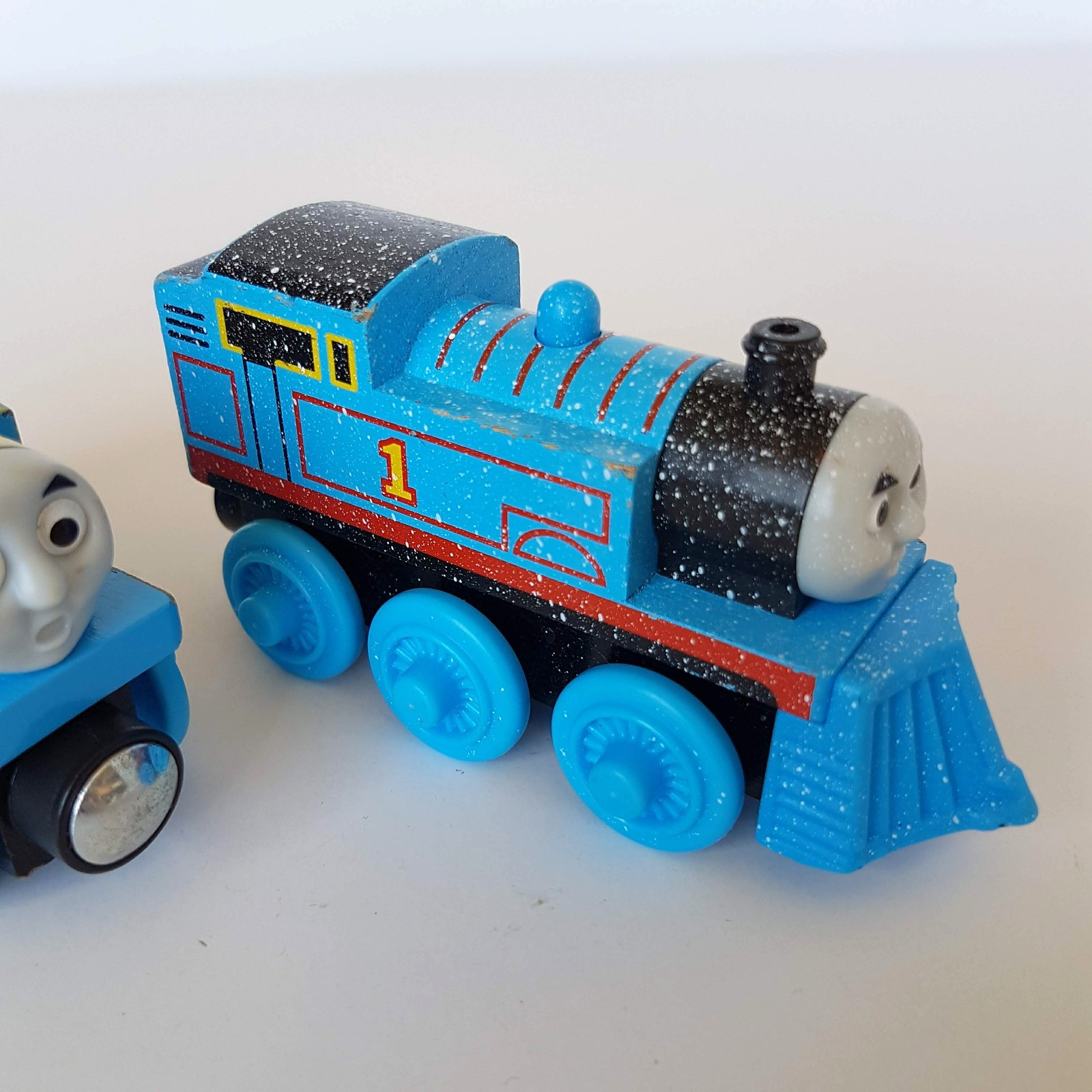 Thomas PAINT SPLATTERED & WINTER WONDERLAND Magnetic Wooden Railway Train Toys2