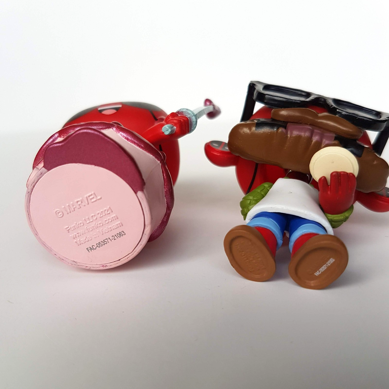Funko Mystery Minis DEADPOOL 30th Anniversary + Coffee Barista Action Figure Toy8