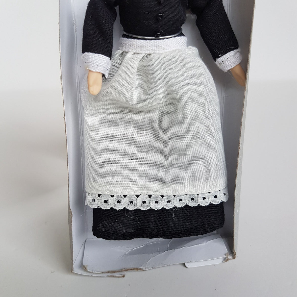 Del Prado Doll House VICTORIAN MAID Housekeeper Doll Black White Collectible13