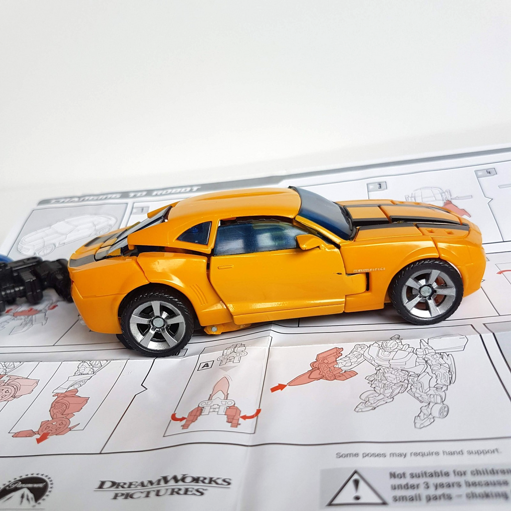 Transformers BUMBLEBEE Camaro Car 2006 14cm Autobot Robot Action Figure Toy EUC8