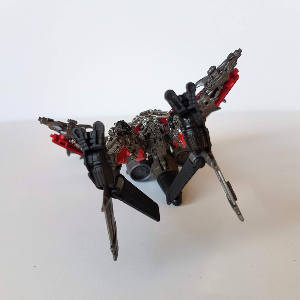 Hasbro Transformers SHATTER JET Studio Series SS 59 Deluxe Class Bumblebee Movie7