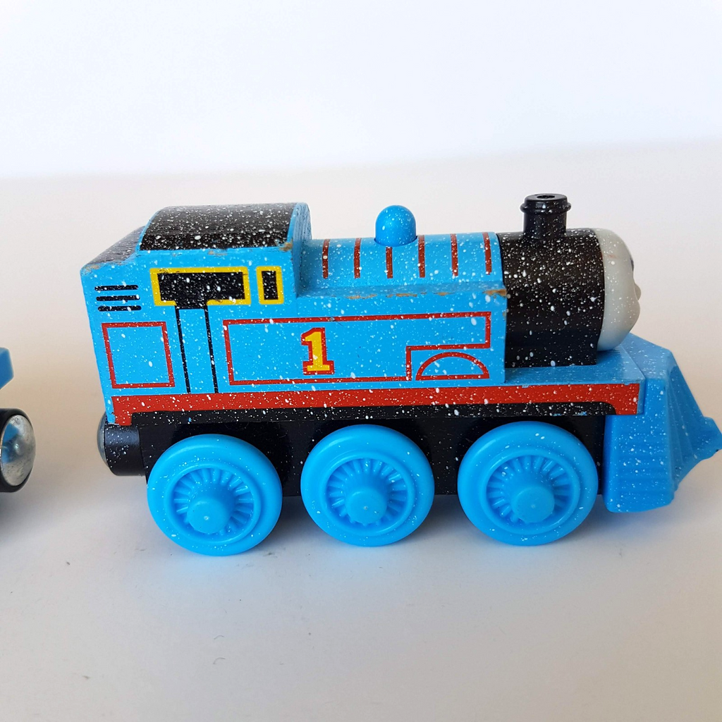 Thomas PAINT SPLATTERED & WINTER WONDERLAND Magnetic Wooden Railway Train Toys10