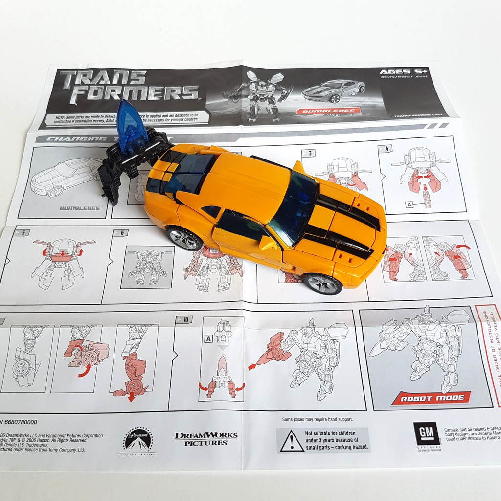 Transformers BUMBLEBEE Camaro Car 2006 14cm Autobot Robot Action Figure Toy EUC2
