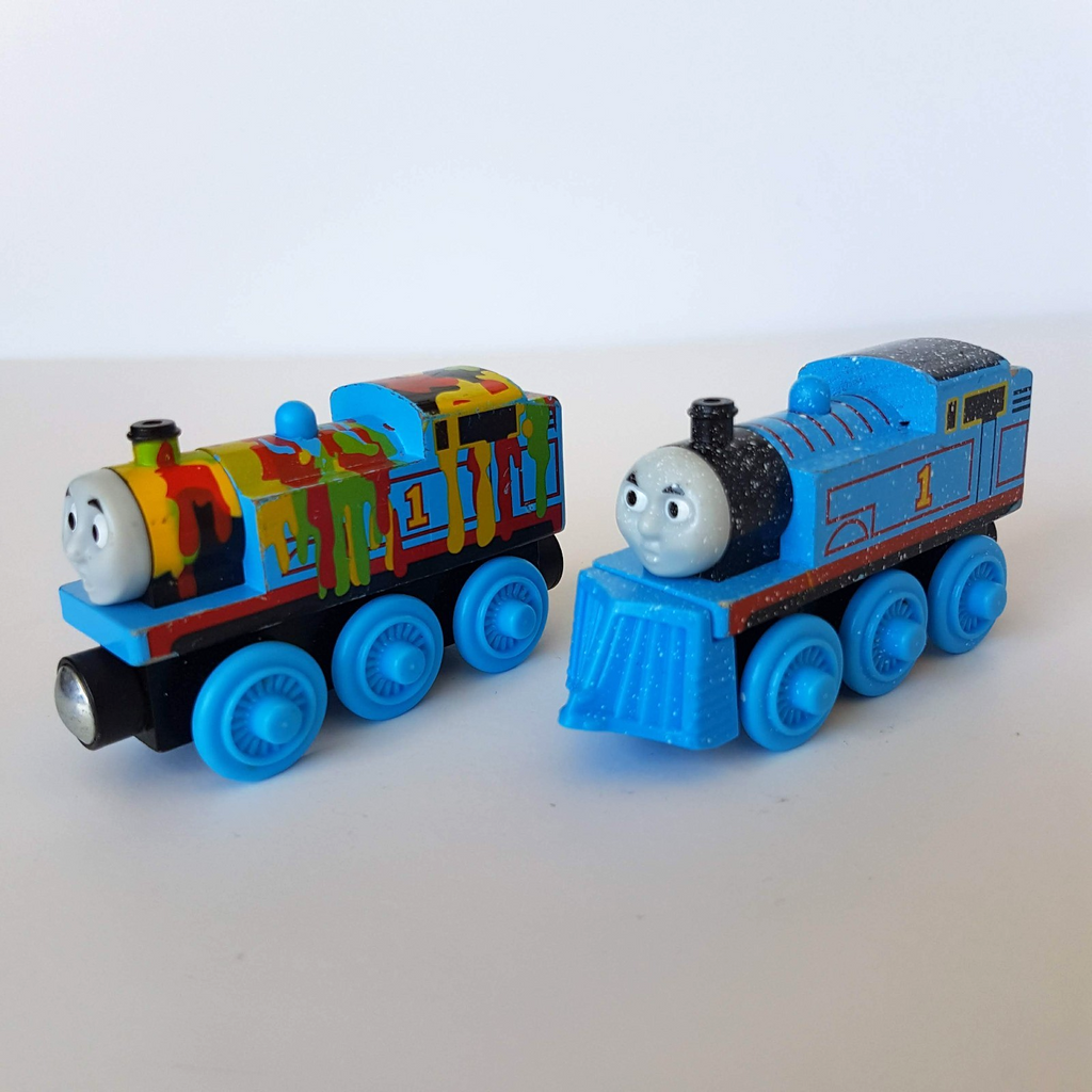 Thomas PAINT SPLATTERED & WINTER WONDERLAND Magnetic Wooden Railway Train Toys5