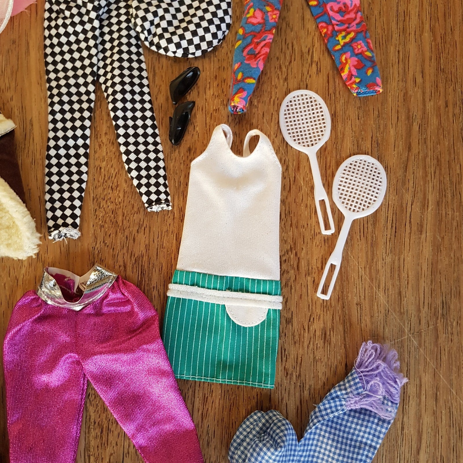 Barbie Clothes BUNDLE LOT Accessories Fashion Doll Dress Skirt Top Travel Shoes10