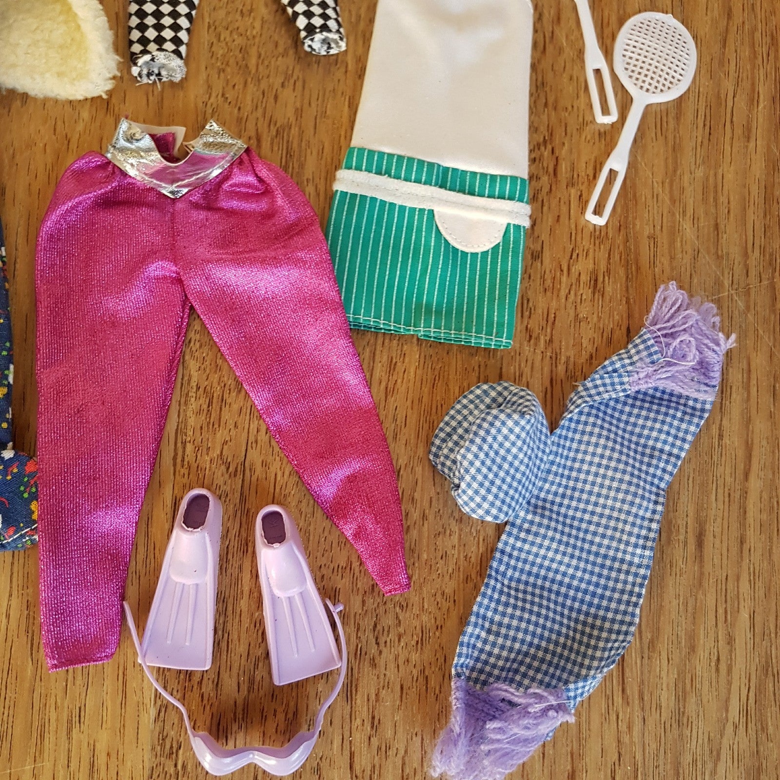 Barbie Clothes BUNDLE LOT Accessories Fashion Doll Dress Skirt Top Travel Shoes11