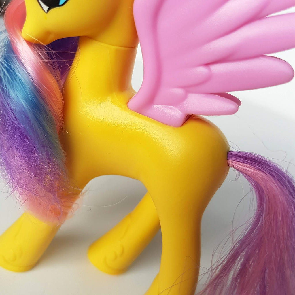 My Little Pony PRINCESS GOLD LILY 2017 Hasbro 14cm PEGASUS Horse Action Figure3