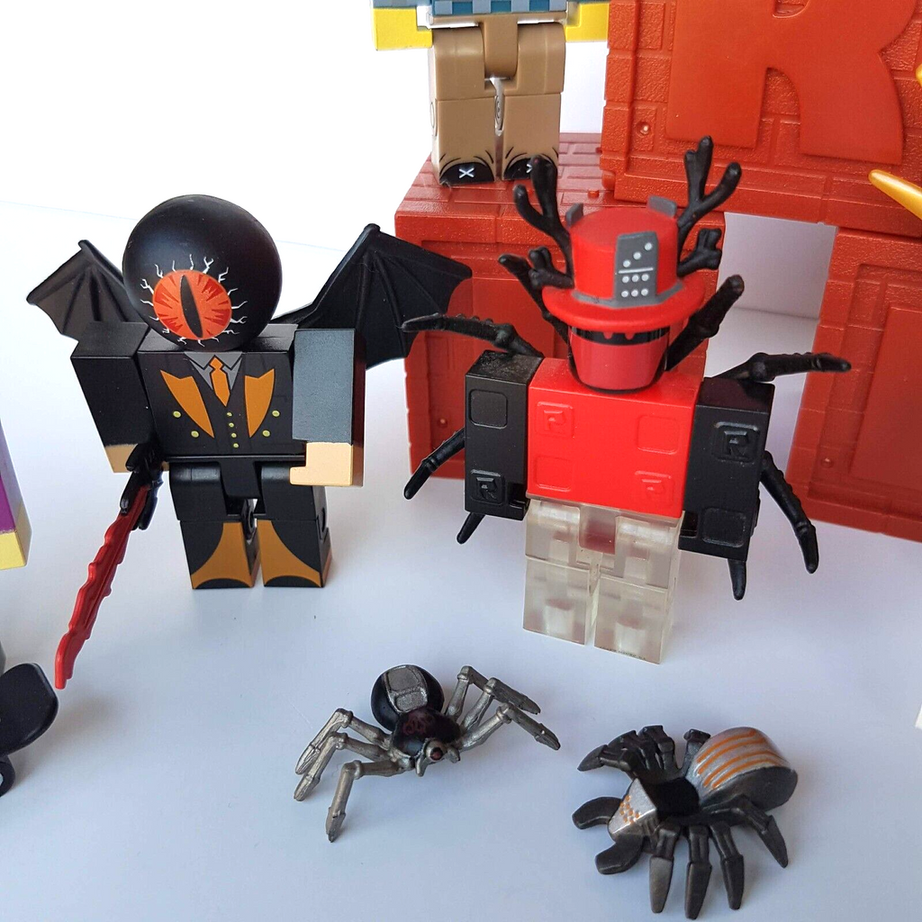 Roblox FIGURE LOT Plastic Action Figures & Accessories Blocks Bundle Lot NO CODE2