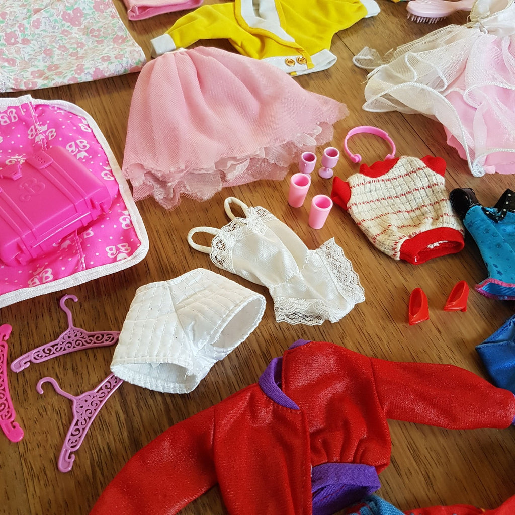 Barbie Clothes BUNDLE LOT Accessories Fashion Doll Dress Skirt Top Travel Shoes18