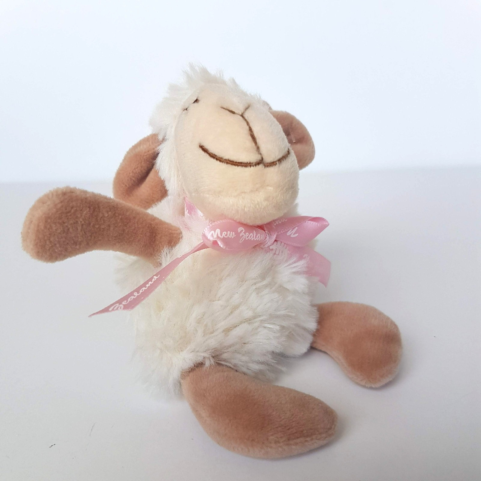 Kiwi & Friends WHITE LAMB SHEEP 16cm Plush Stuffed Animal Soft Toy New Zealand6