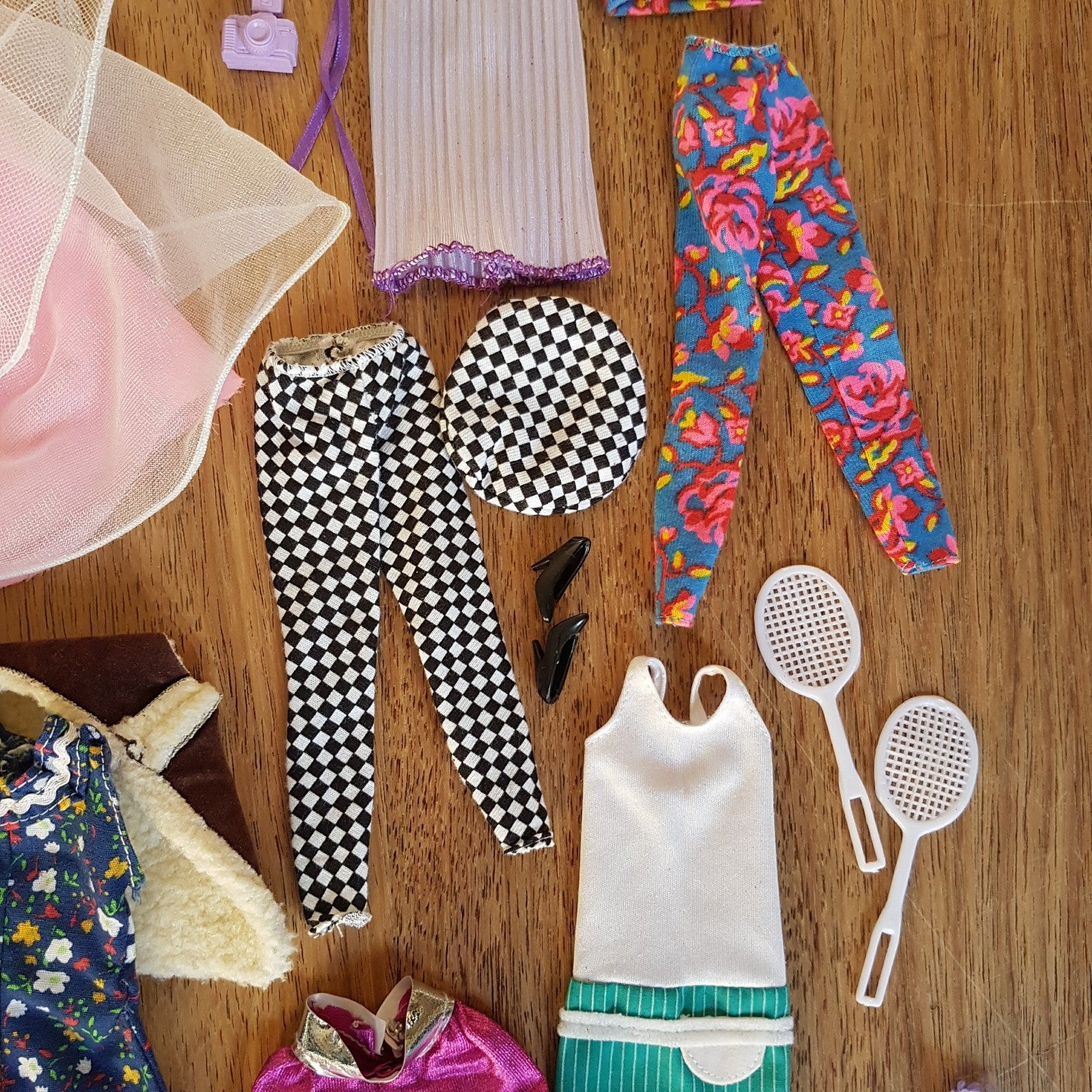 Barbie Clothes BUNDLE LOT Accessories Fashion Doll Dress Skirt Top Travel Shoes4