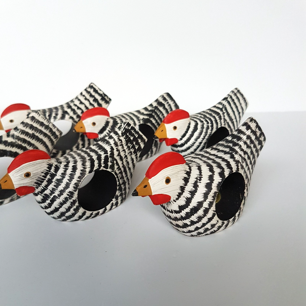 VTG ROOSTER NAPKIN RINGS Folk Art Decorative Bird Wooden Hand Painted Animal2